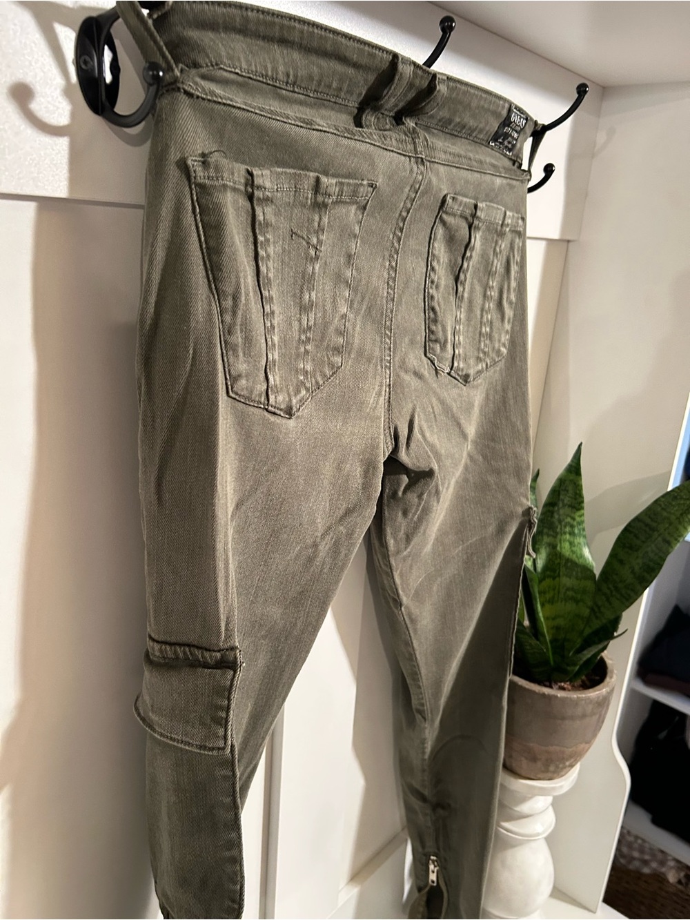 Guess Vintage Olive Green Cargo Skinny Pants with Zipper Details Rare - Picture 8 of 8